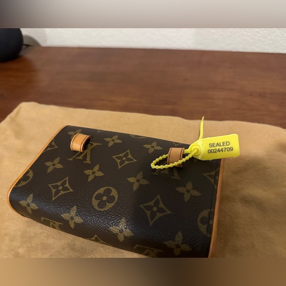 Pre-owned Louis Vuitton Florentine Pochette Monogram Canvas - Picture 13 of 16